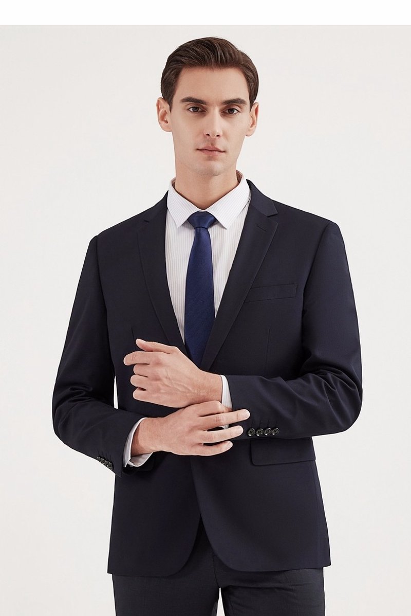 英伦绅士风格复古男装，究竟有何魅力？为什么它能成为男士衣橱中的经典选择呢？今天就让我们一起深入探讨这一话题。